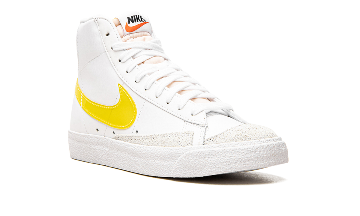 BLAZER MID 77 ESSENTIAL WMNS "Translucent Yellow Swoosh" DJ3050 101