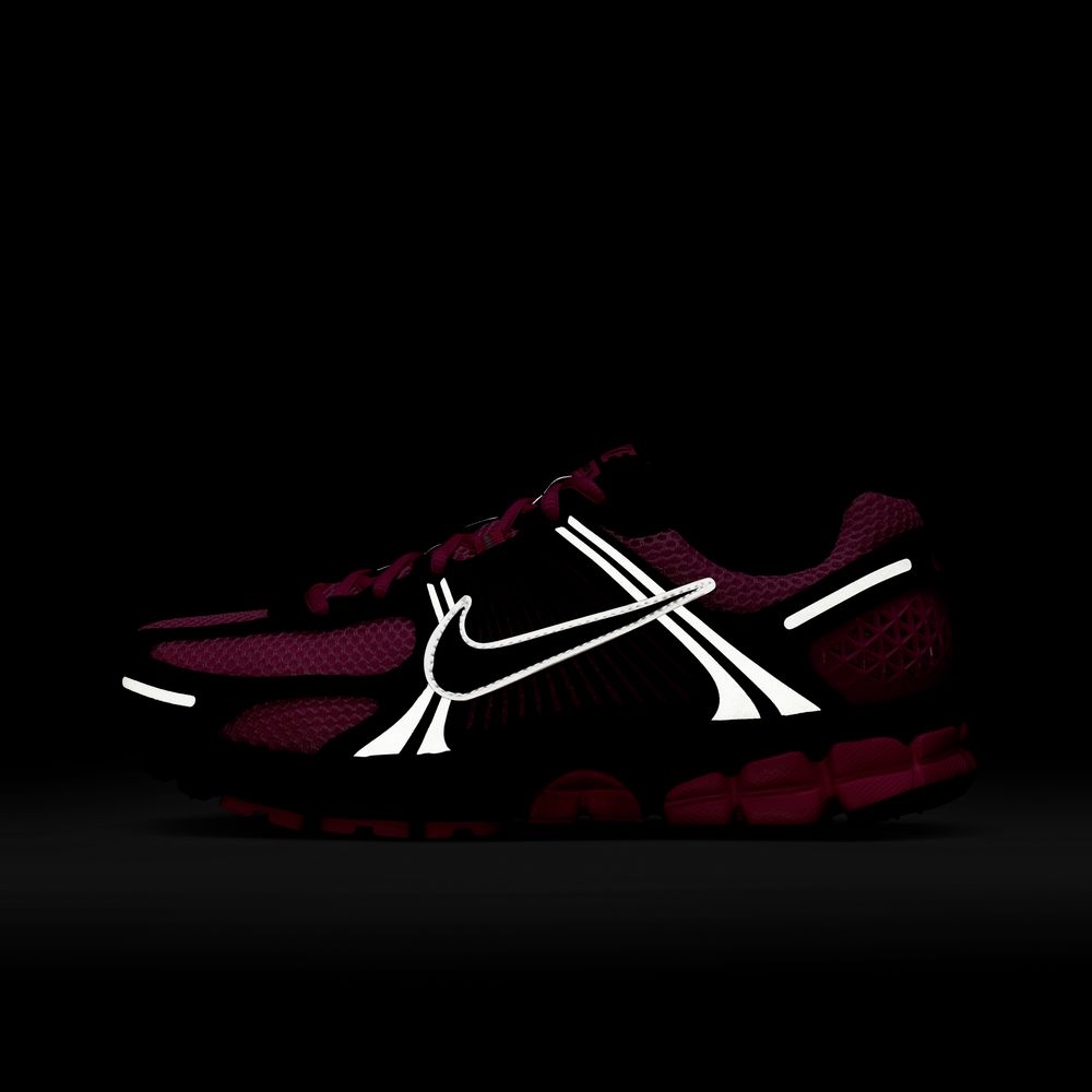 NIKE Zoom Vomero 5 Womens Sneakers