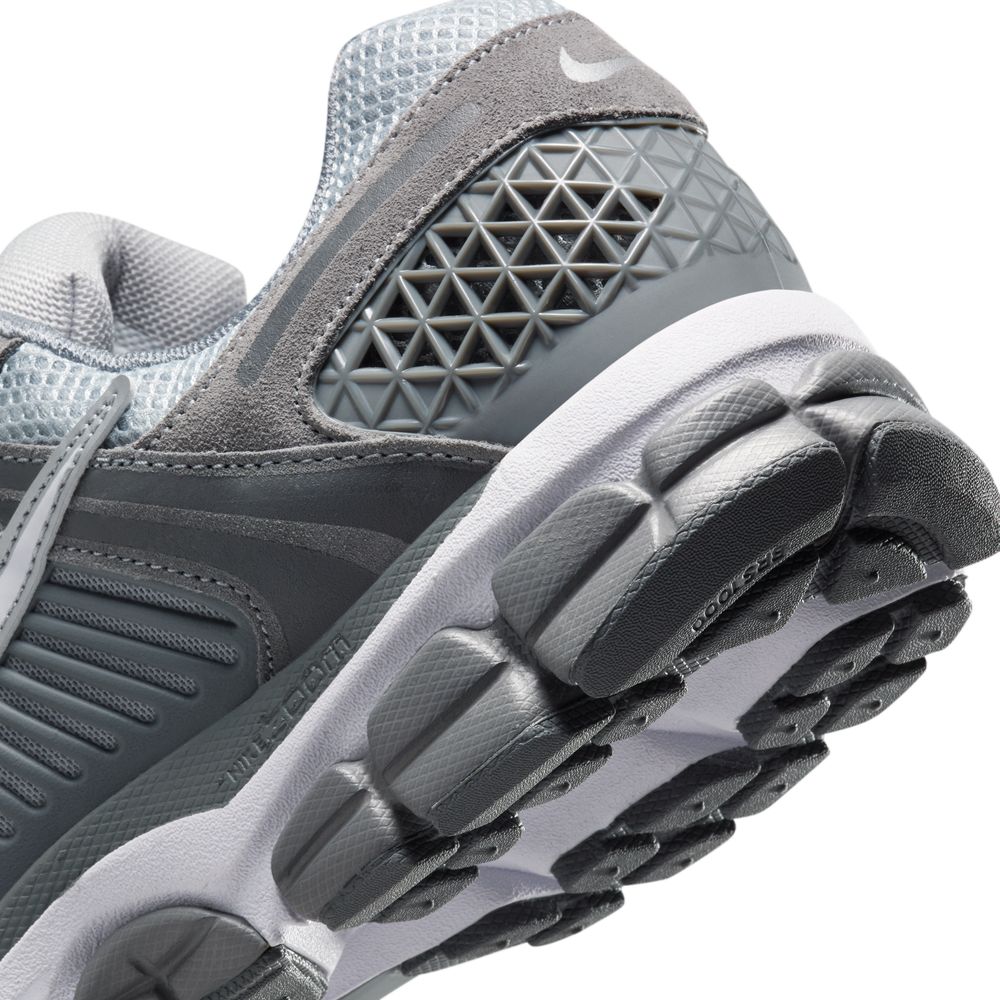 NIKE Zoom Vomero 5 Mens Sneakers