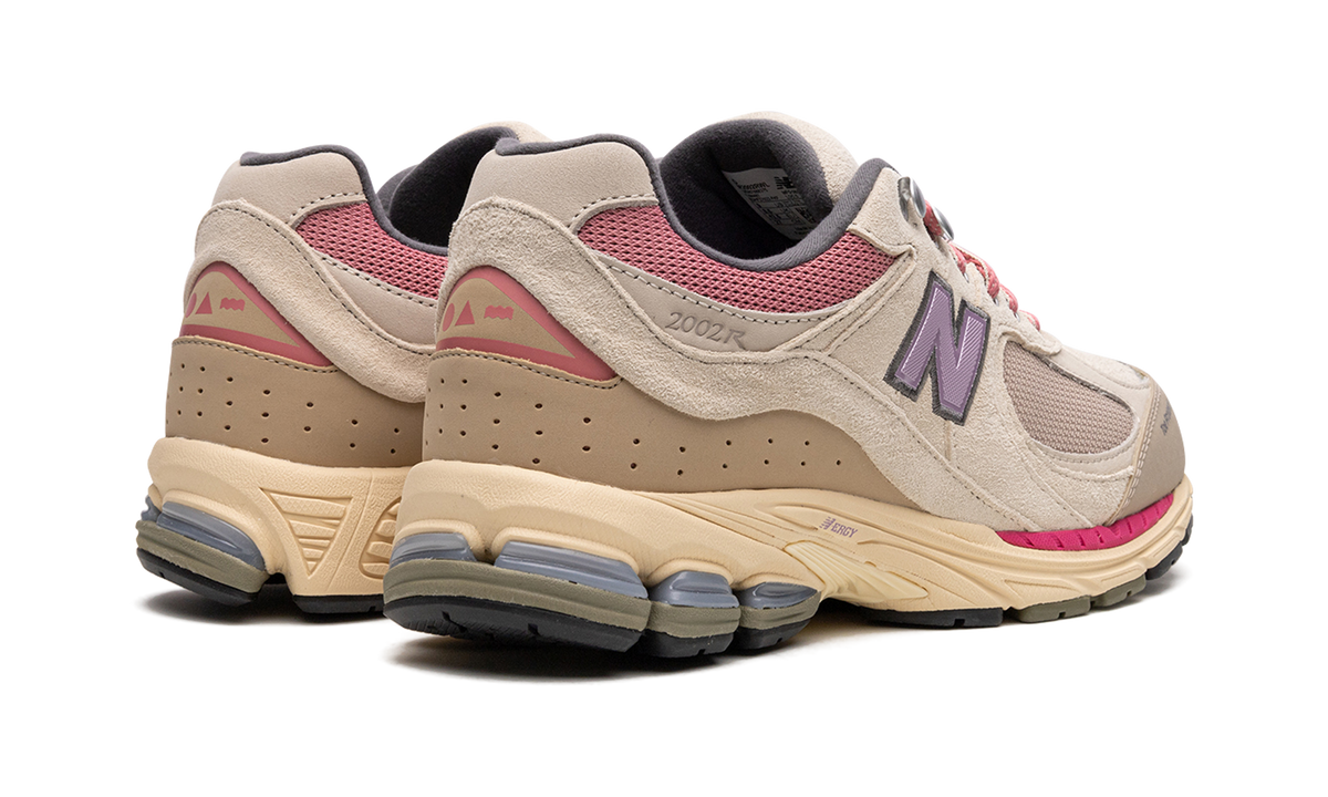 2002R "Hiking Pack - Beige" M2002RWL
